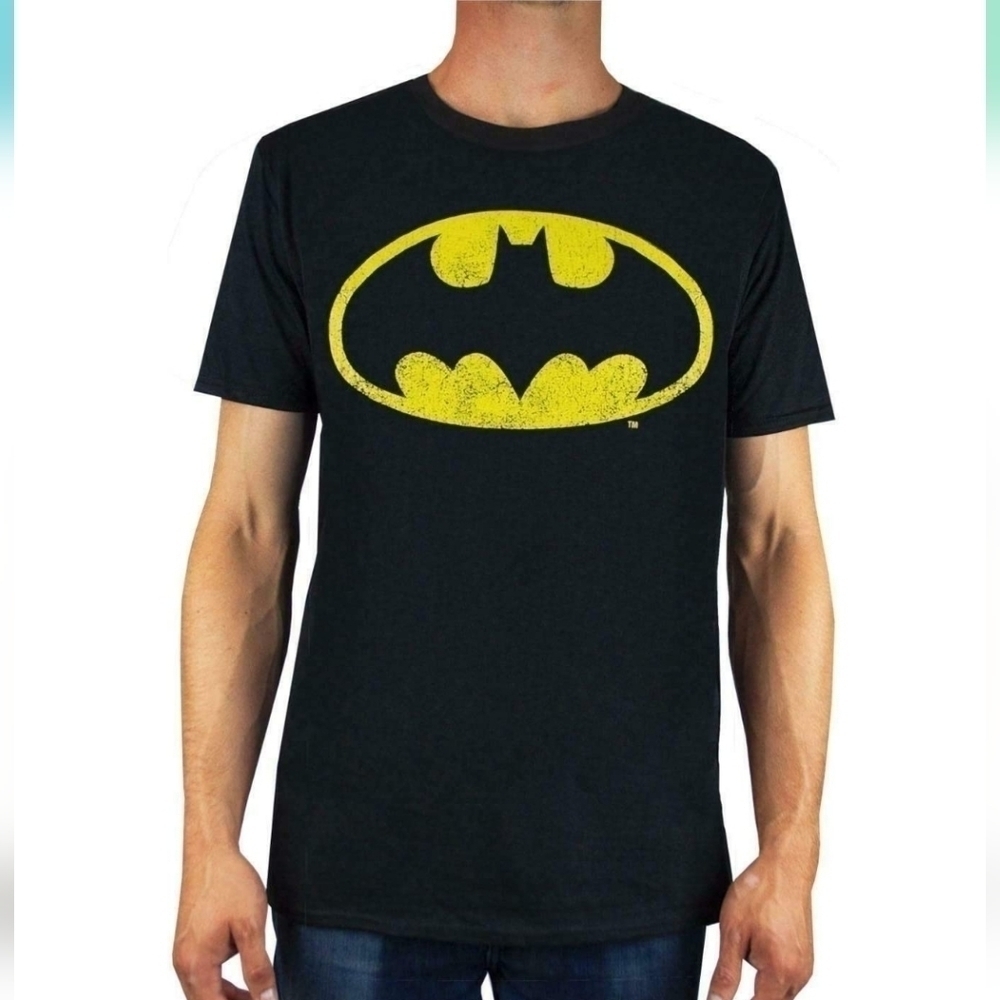 NWT DC Comics Distressed Batman Black Graphic T-shirt